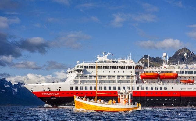 Hurtigruten es la primera compañÃa de cruceros oceánicos en retomar la actividad. Foto: Hurtigruten. Hurtigruten es la primera compañÃa de cruceros oceánicos en retomar la actividad. Foto: Hurtigruten.