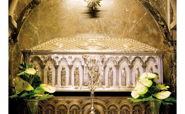 Urna con los supuestos restos del apoÌstol Santiago Urna con los supuestos restos del apoÌstol Santiago